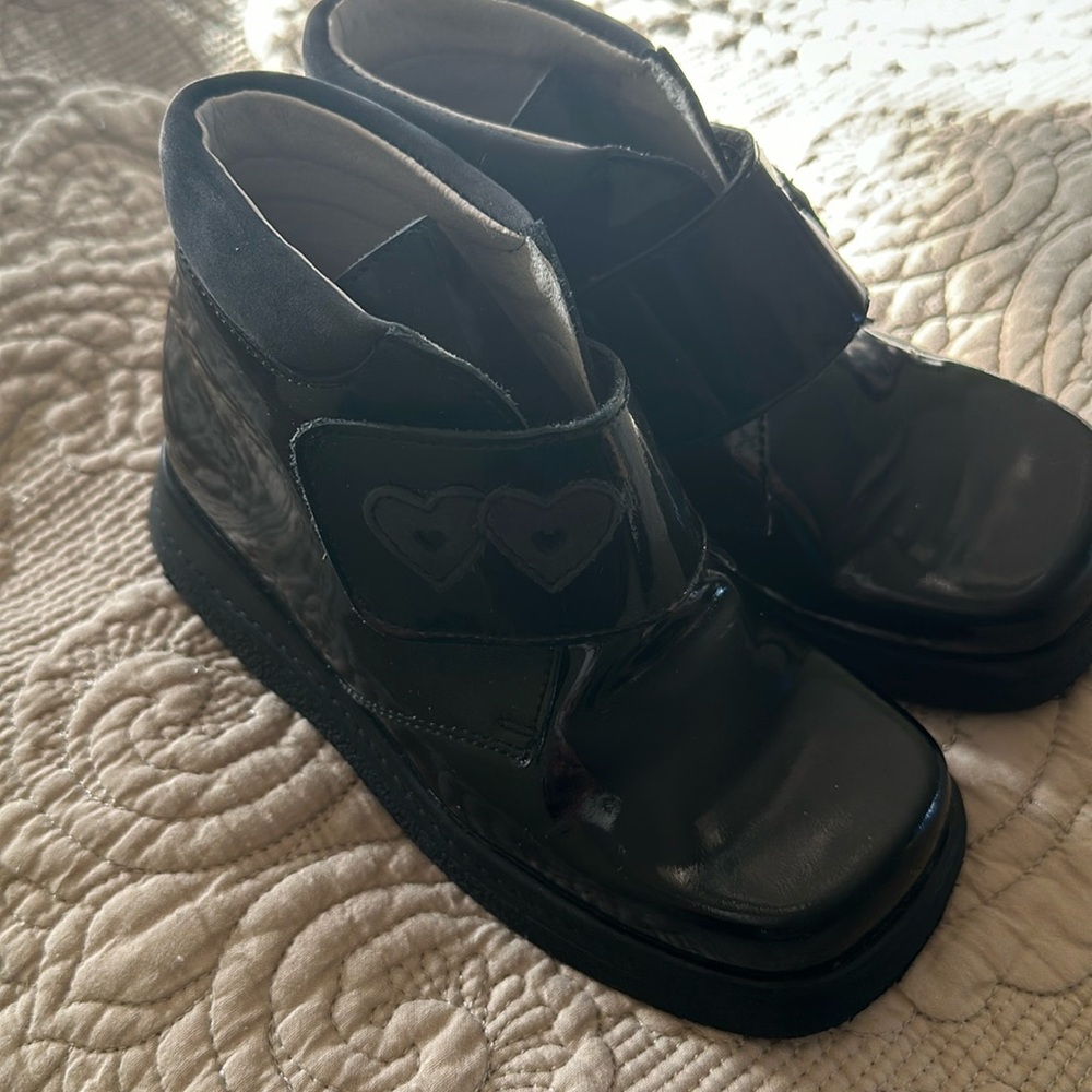 Black shiny girl shoes